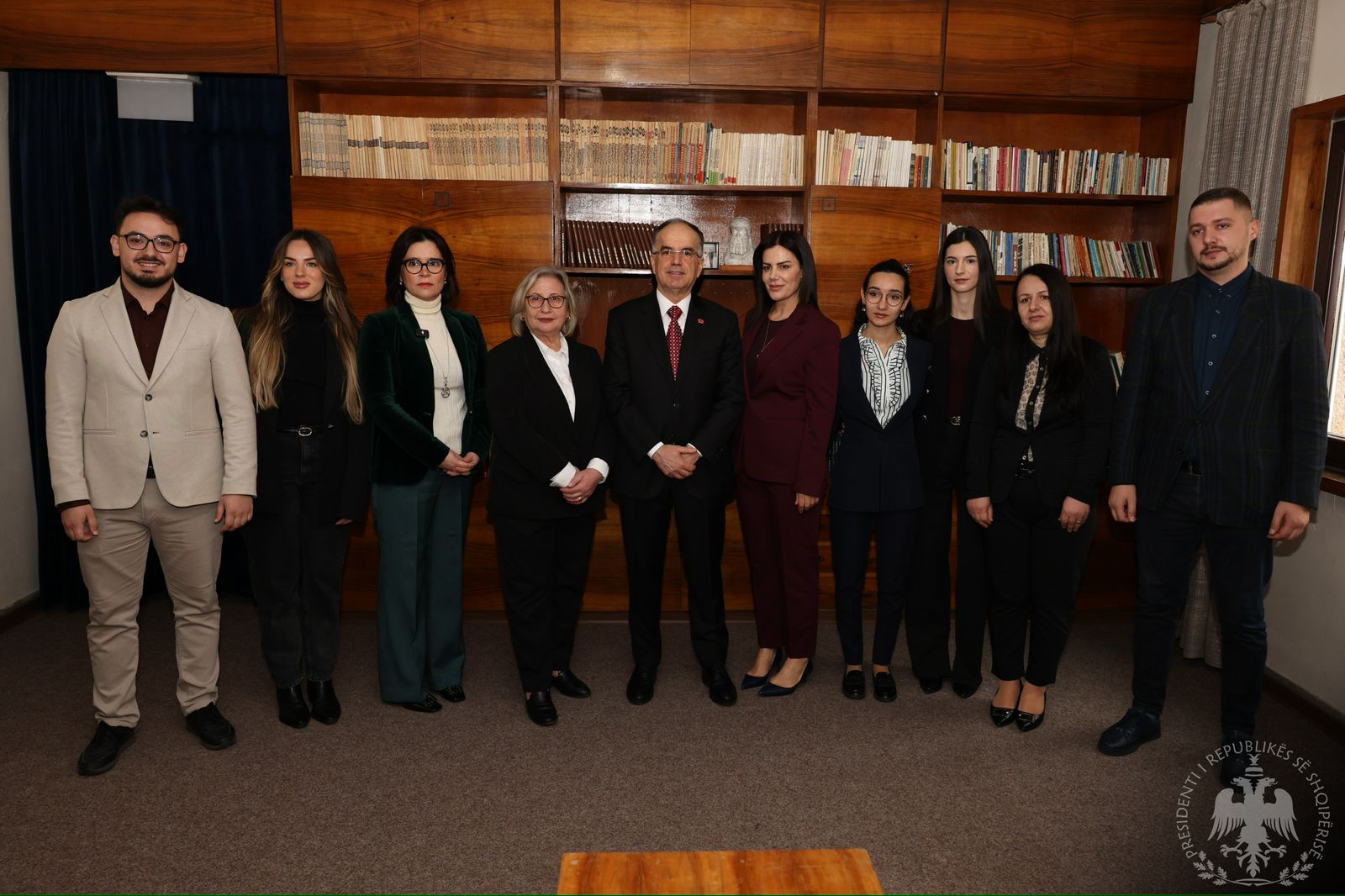 Presidenti Begaj vizitoi sot Shtëpinë Muze të Ismail Kadares në 90 vjetorin e lindjes