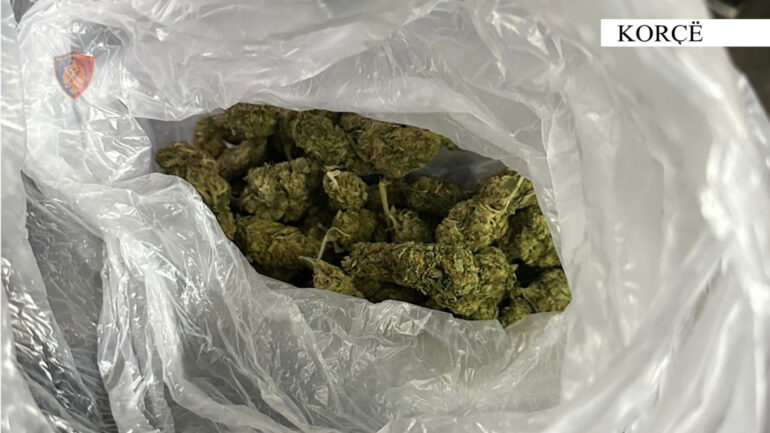 Shiste lëndë narkotike në lokalin e tij  kapet dhe vihet në pranga 49 vjeçari në Korçë