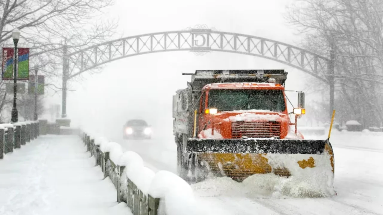 SHBA pret stuhinë e akullit  më shumë se 160 milionë banorë do të preken nga moti ekstrem këtë fundjavë