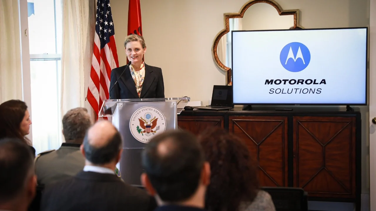 E Ngarkuara e SHBA me Punë në Shqipëri shpërndan mesazhin e Trump  Siguria ekonomike  është siguri kombëtare