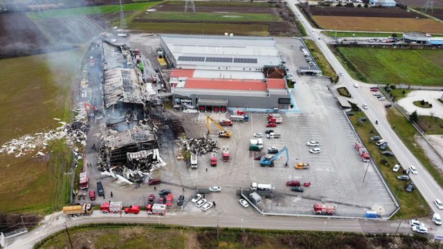 Tragjedia me 5 viktima në fabrikën e biskotave në Trikala  çfarë tregojnë gjetjet e para nga vendi ku ndodhi shpërthimi