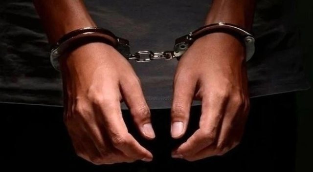 E rëndë  Dhunoi dhe bëri për spital motrën e tij  policia greke vë në pranga adoleshentin shqiptar  Nis hetimi ndaj 14 vjeçarit