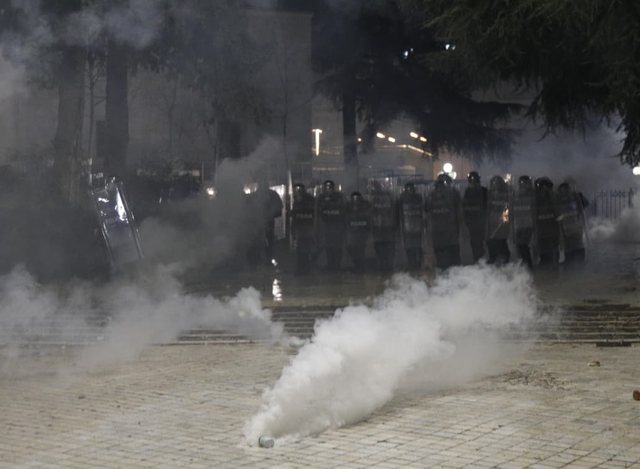 Media britanike  The Mirror  i ka bërë jehonë prostestës kombëtare të opozitës shqiptare