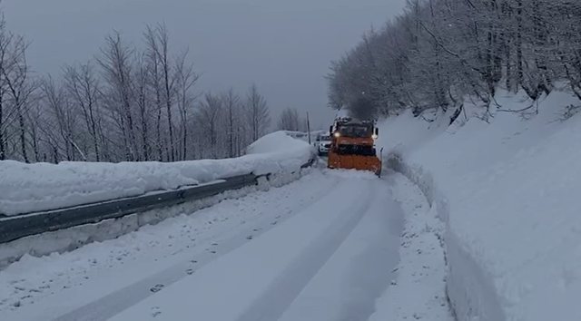 Qarku i Shkodrës  Borë dhe temperatura të ulëta në zonat malore  këshilla për drejtuesit e mjeteve