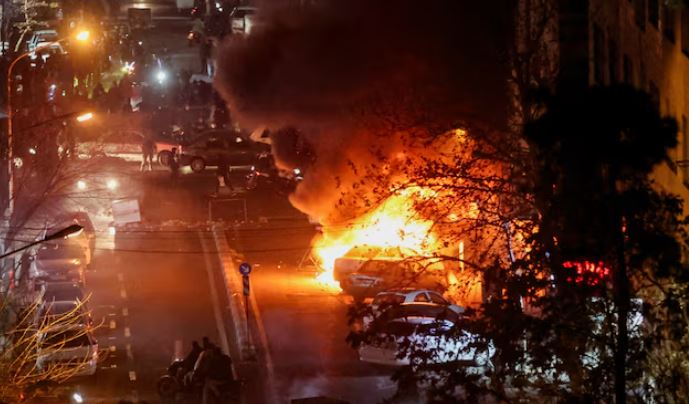 Bilanc tragjik gjatë protestave në Iran  Të paktën 5 mijë persona të vrarë  mes tyre qindra personel sigurie