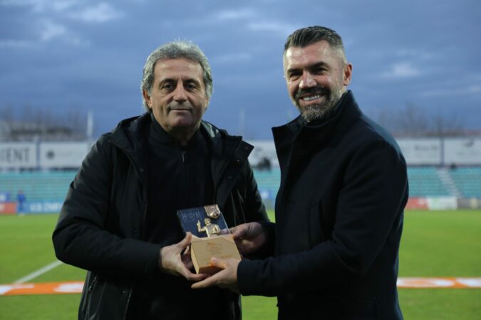 4 fitore në  Abissnet Superiore  dhe triumfi në Superkupën e Shqipërisë  zgjidhet trajneri më i mirë i muajit dhjetor