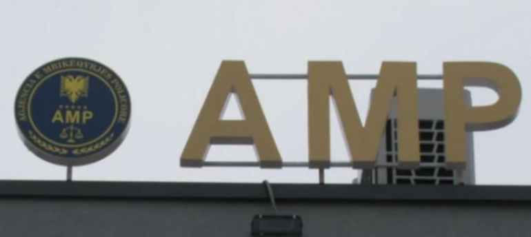 I dehur në timon dhe shkaktoi aksident  AMP arreston punonjësin e policisë