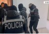 Zbulohet laborator droge në Sarandë/ “Policia!”, blutë ‘shkallmojnë’ derën e apartamentit, pranga të riut