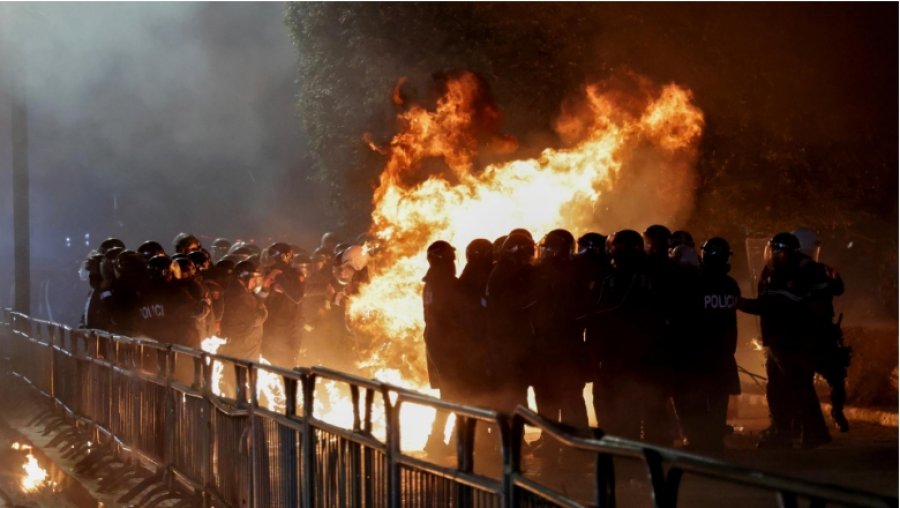 Protesta e opozitës bëhet lajm në median kombëtare gjermane  Policia përdori topa uji dhe gaz lotsjellës ndaj protestuesve