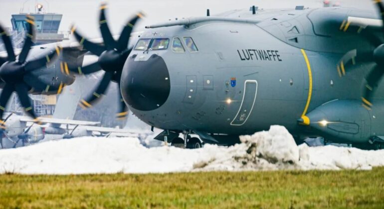 Trupat evropiane mbërrijnë në Groenlandë  Arktiku në qendër të vëmendjes