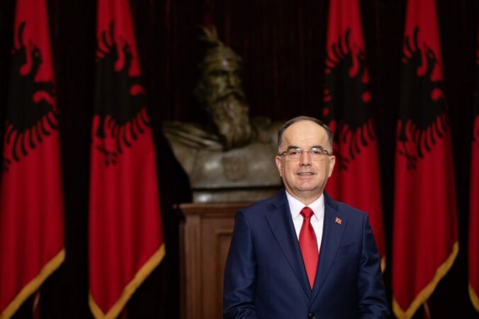 Presidenti Begaj uron besimtarët myslimanë për Ramazan  Uroj që ky muaj të na afrojë më shumë me njëri tjetrin