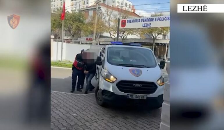 Theu  arrestin shtëpiak  dhe përndoqi sh bashkëjetuesen  arrestohet 39 vjeçari në Lezhë  Në makinë iu gjet dhe 