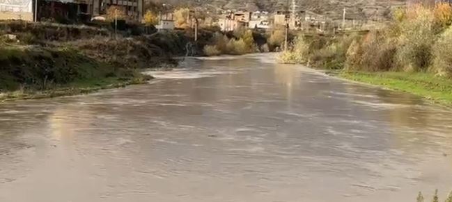 Përmbytjet  Debat e tensione në mbledhjen e Këshillit Bashkiak në Maliq  fermerët kërkojnë dëmshpërblim