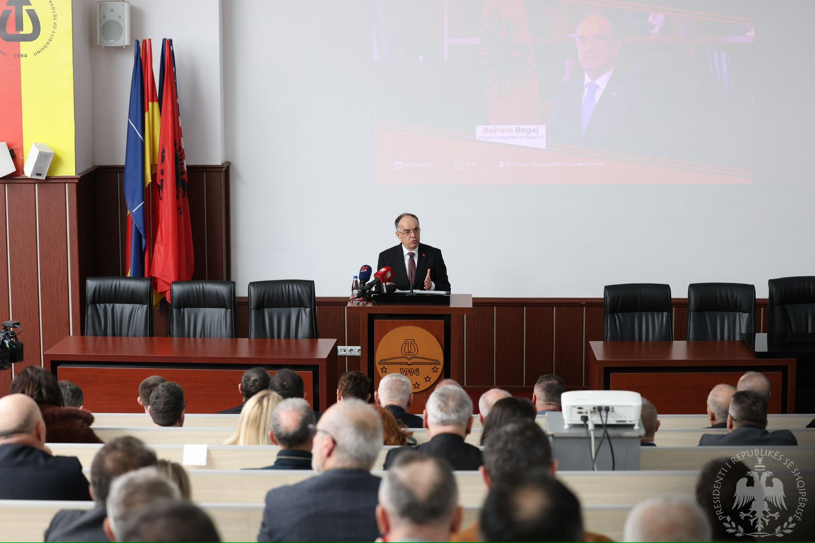 Presidenti Begaj vizitë në Universitetin e Tetovës  Arsimimi shqip në RMV  pjesë e një hapësire të përbashkët kulturore dhe akademike