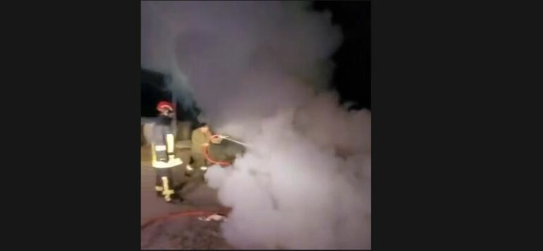 Përfshihet nga flakët automjeti në Bulgarec  shkrumbohet plotësisht