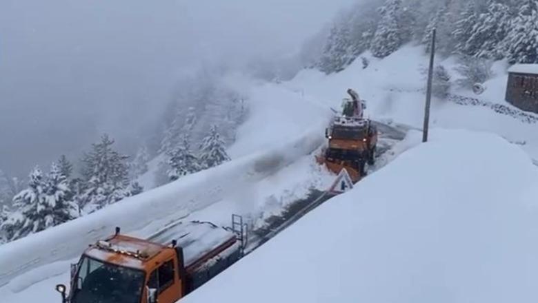 Reshjet intensive të borës dhe rreziku i lartë nga ortekët mbyllin rrugën e Thethit  izolohet fshati malor