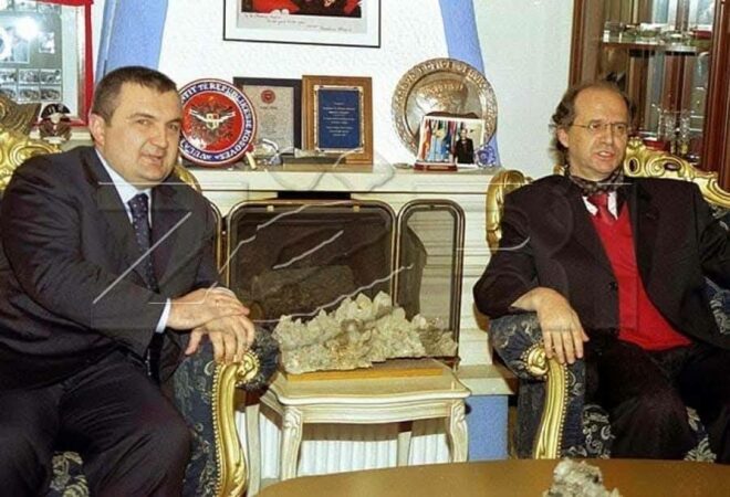 Meta hap arkivat e fotove dhe uron Ditën e Pavarësisë së Kosovës  Lavdi përjetë atyre që sakrifikuan për lirinë 