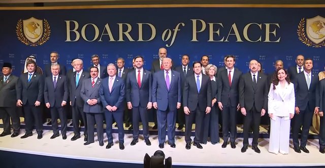 Takimi inaugurues i Bordit të Paqes  presidenti Trump realizon foton familjare me liderët  Të pranishëm Rama dhe Osmani