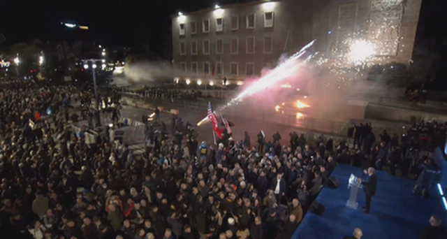Nga mungesa e fjalimeve te marshimet në rrugë e ngujimi para Kryeministrisë  Skenarët e protestës së opozitës