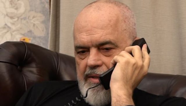  Gëzuar Komandant  Më vjen keq që nuk bëj dot më shumë   Rama ndan momentin e telefonatës me Hashim Thaçin