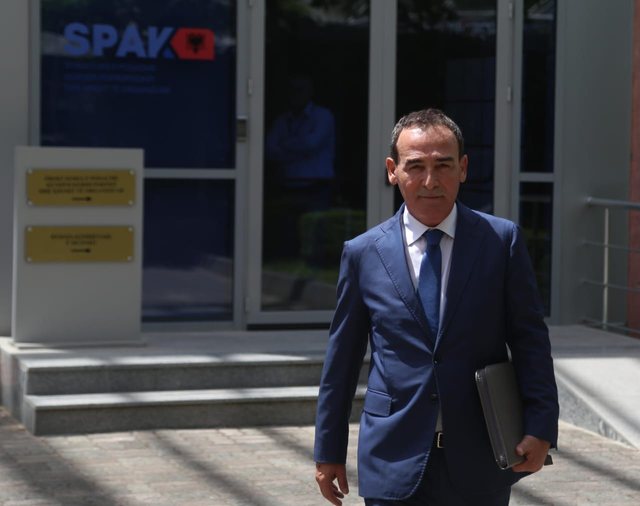 Gati boja që do firmos fletën e arrestit për Don Agaçin që qëndroi 13 vjet mbi majën e kullës së pushtetit