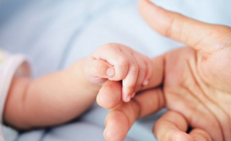 Shqiptarët po lindin më pak  Shifrat demografike tregojnë rënie drastike edhe në vitin 2025  74  më pak se 3 dekada më parë