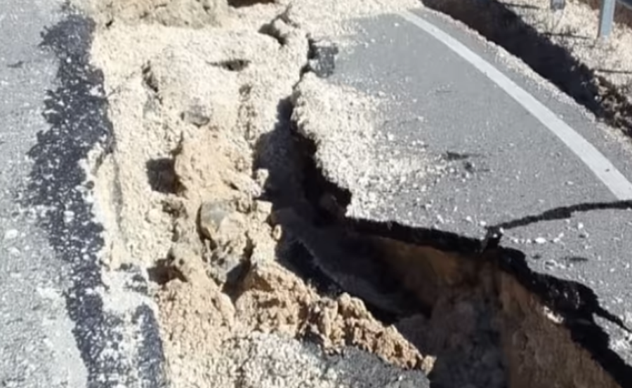 Çahet rruga Skrapar Përmet  bllokohet prej 3 orësh hyrja për në qytet