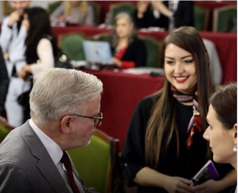 Denoncoi se bandat u angazhuan në zgjedhjet e 11 majit  PS i vë përballë eurodeputetit Gahler  Sara Milen