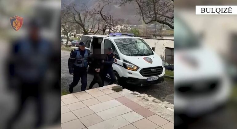 Dhunoi 51 vjeçarin dhe i mori automjetin  arrestohet pas një viti i riu në Bulqizë