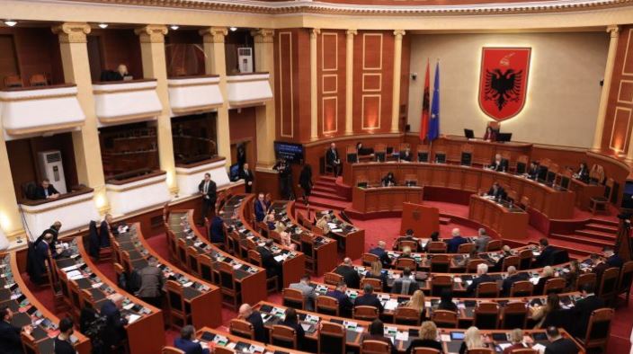 Sot seancë plenare në Kuvend  Interpelancë me ministren Ibrahimaj  pr ligji  Për shërbimin e jashtëm  dhe ai  Për arsimin e lartë   RENDI I DITËS 