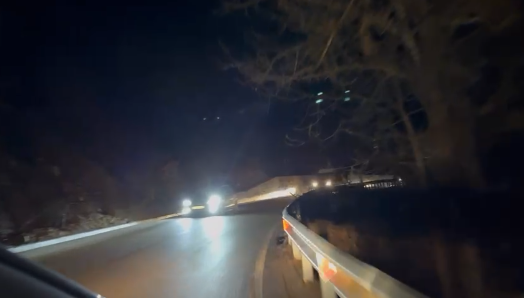 Prej tre orësh i paralizuar  zhbllokohet aksi alternativ Maliq Moglicë Gramsh  rruga e hapur në dy korsi