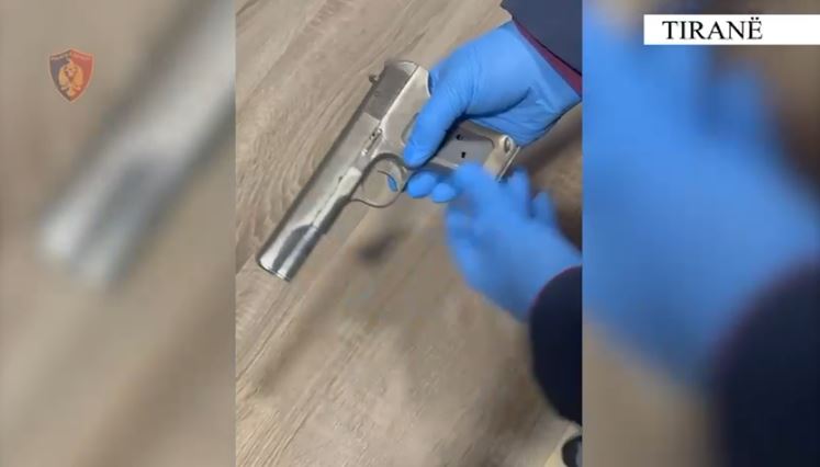 Lëvizte me pistoletë në brez  arrestohet i riu te tregu elektrik