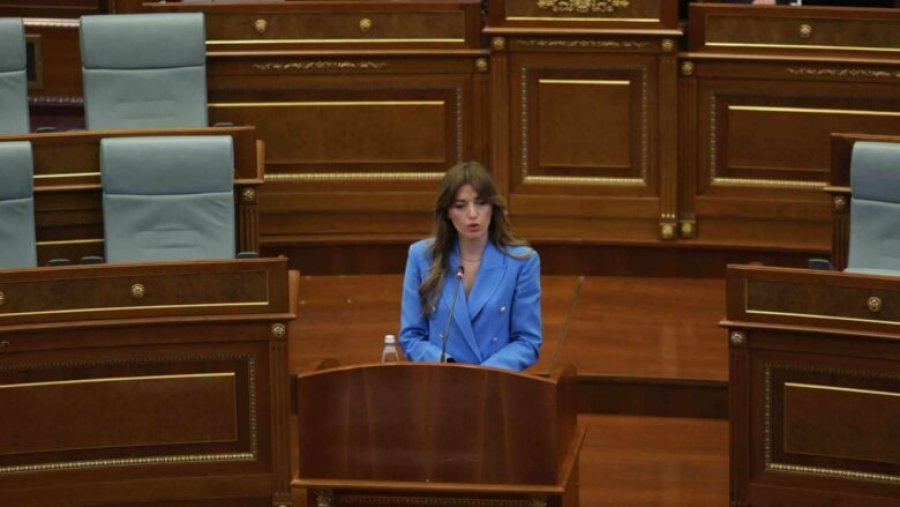 Albulena Haxhiu zgjidhet Kryetare e Kuvendit të Kosovës