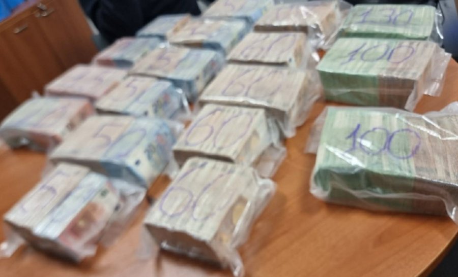 Kapen rreth 1 milion euro të padeklaruara në pikëkalimin kufitar Merdare