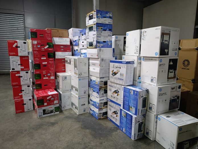 Doganat bllokojnë mbi 3130 pajisje elektronike nën dyshimin për mallra të falsifikuara