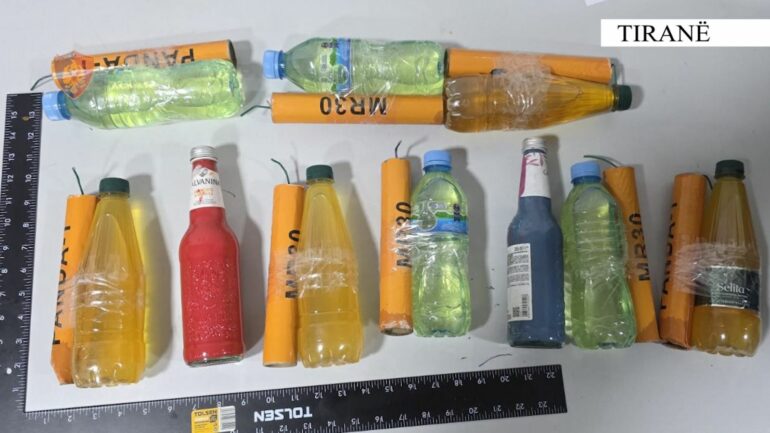 EMRAT  Protesta e opozitës  21 protestues të arrestuar  mes tyre ka të mitur