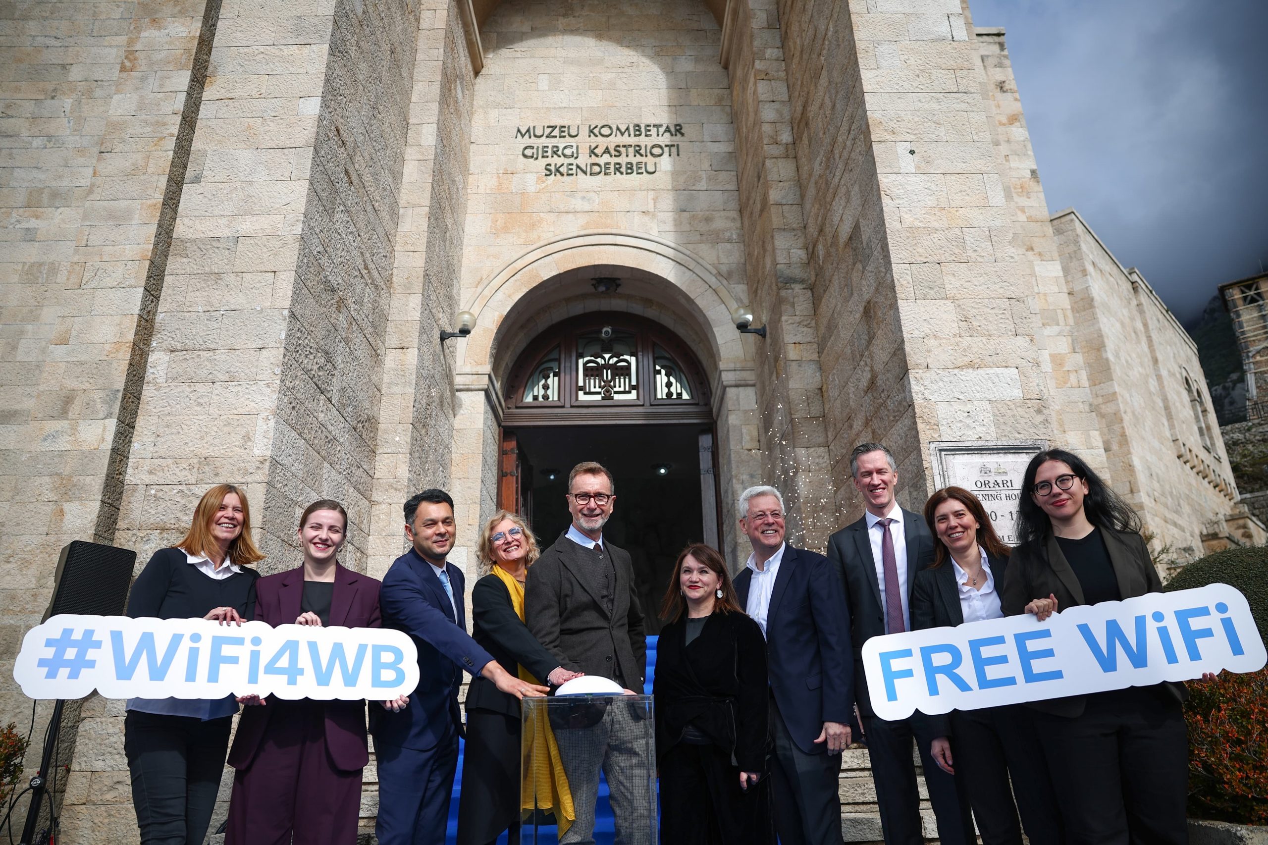 Wi Fi publik falas në 61 bashki përmes nismës WiFi4WB