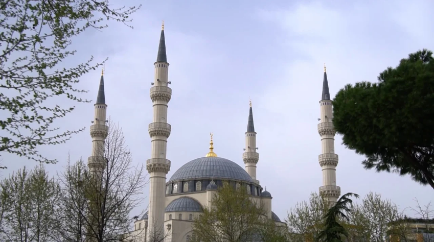 Nis muaji i shenjtë i Ramazanit  Kreu i Komunitetit Mysliman shqiptar  Agjërim të lehtë dhe të pranuar
