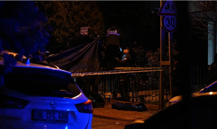 Tronditet Turqia  Mori leje nga burgu  35 vjeçari vret vajzën  nënën  gruan dhe më pas veten