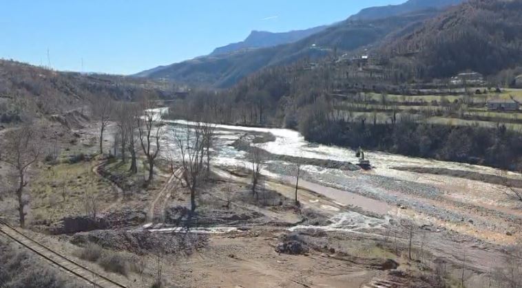 Demontimi i urës në Dragostunjë  nis devijimi i rrjedhës së lumit Shkumbin tek  Arrat e Gurrës 