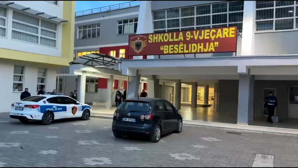 Vidhen kompjuterat e shkollës  Besëlidhja  në Lezhë  Policia në kërkim të autorëve