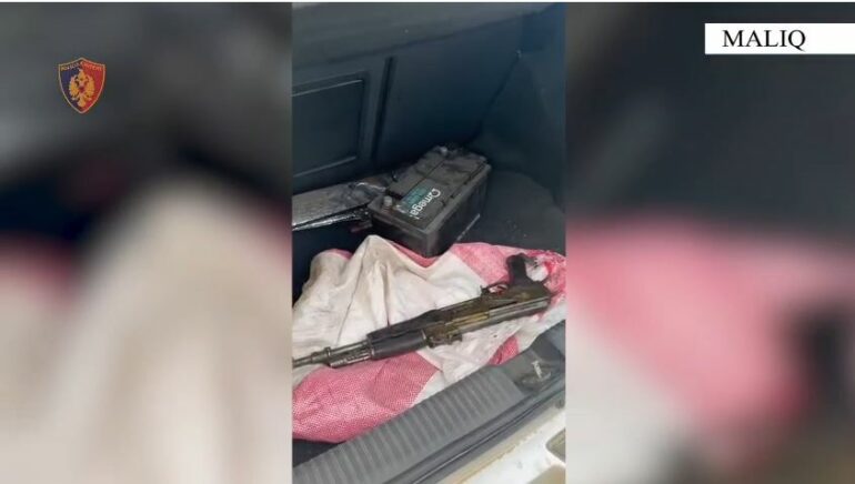 Me armë zjarri në makinë dhe banesë  arrestohet 30 vjeçari në Maliq