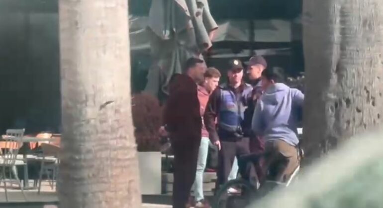 Dhunë në Lungomare të Vlorës  3 persona godasin pronarin e një lokali  përfundon në spital