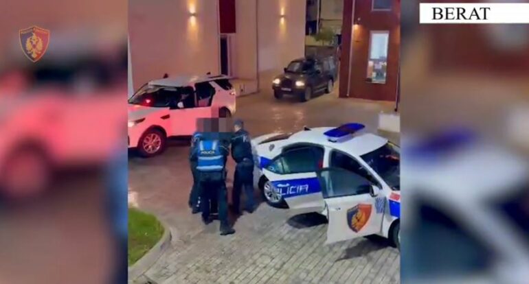 Plagosi me thikë 48 vjeçarin pas sherrit  përfundon në pranga autori në Berat