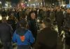 Nis me tensione protesta e opozitës përpara Kryeministrisë, shpërthejnë molotovët (VIDEO)