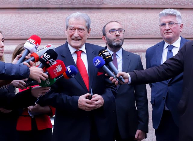 Berisha me zyrtarët e KE  Të rikthehet monitorimi për Shqipërinë  Afera e AKSHI t  Karçanaj është fake  e vërteta është 