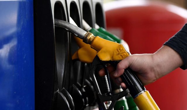 Pas masave të Italisë  edhe Spanja me Serbinë miratojnë paketë financiare për të ulur çmimin e naftës  qeveria shqiptare ende  fle gjumë 