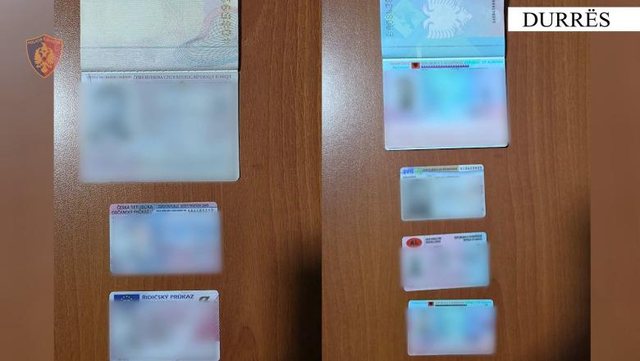 Në kërkim për prodhim dhe trafik droge  arrestohet 27 vjeçari në Durrës  Në pranga edhe një tjetër për dokumente të falsifikuara