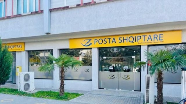 Dyshohet se mori 330 mijë lekë nga dega postare në Elbasan  punonjësja 48 vjeçare merret nën hetim