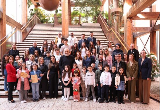 Sot Dita e Mësuesit  Rama uron 7 Marsin me foton e veçantë  Të kujtojmë sa e fortë është lidhja përmes gjuhës